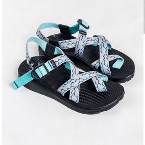 ISO chaco in this style!! size 9.5/10